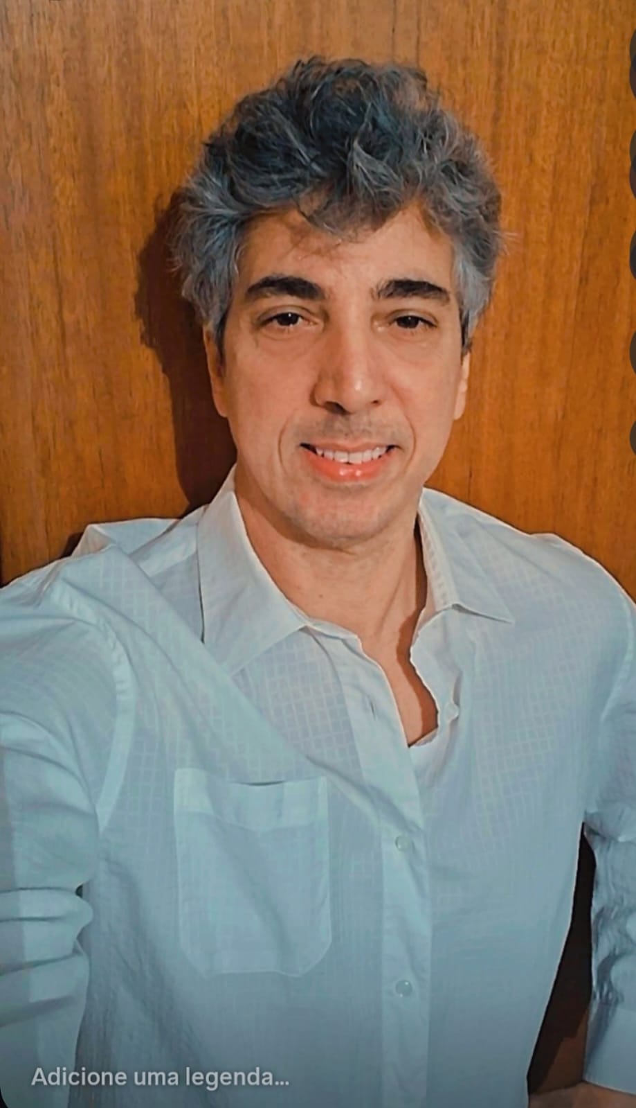 Flávio Fernandes investiu em uma curadoria digital criteriosa e foi além da criação das músicas, idealizando e construindo o conceito de Helena do Vale.